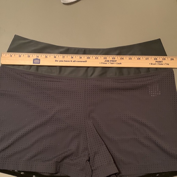 Kinona Mesh shorts with a pocket on right leg, 2 white,2 gray $15 each - Picture 4 of 7